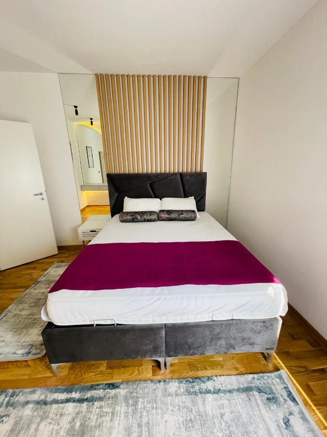 New Concept Included Garage Apartment Sarajevo Ngoại thất bức ảnh