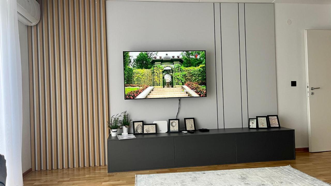 New Concept Included Garage Apartment Sarajevo Ngoại thất bức ảnh